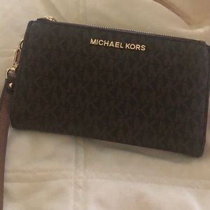 🆕 MK Jet Set Double Zipper brown signature wallet